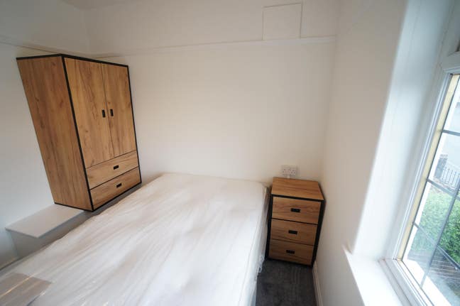 Rooms available for professionals  Main Photo