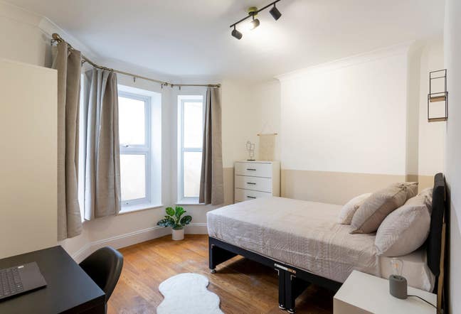 Excellent Newly Refurbished Top End House - Linden Main Photo