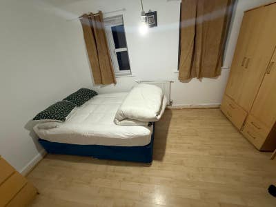 Large double room+private bathroom., modern house Main Photo