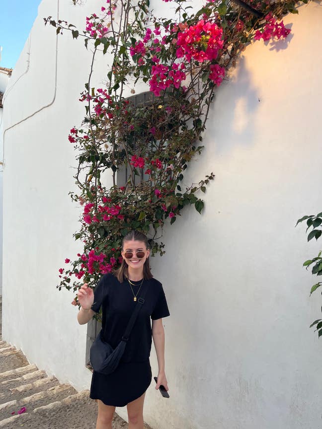 25 y/o female looking for double room :) Main Photo