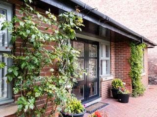 £100 Cash Back on Move in- All Bills Included. Main Photo