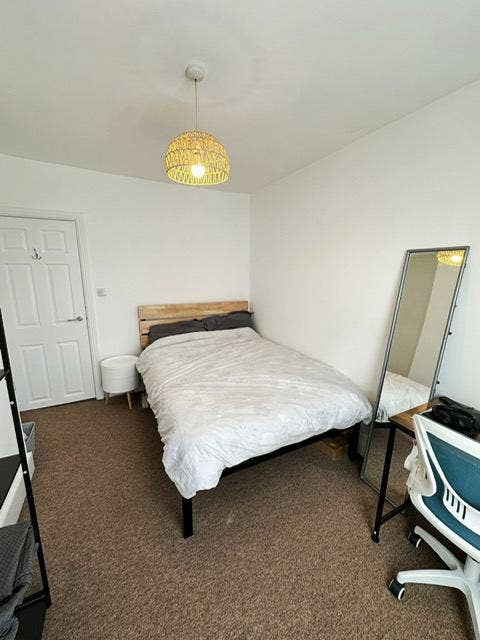 Double Room in Victorian House in Leyton Main Photo