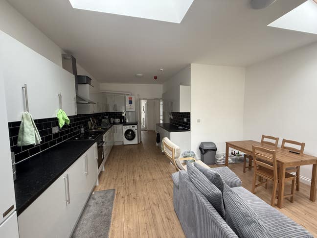  Professional Executive EN-SUITE Room in Chorlton. Main Photo