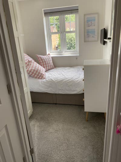 Beautiful single room ,   With Tv , Main Photo