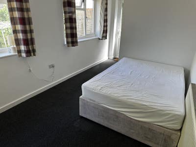 Large double room with ensuite.  Main Photo