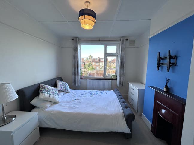 Double room for Female in Whitton Main Photo
