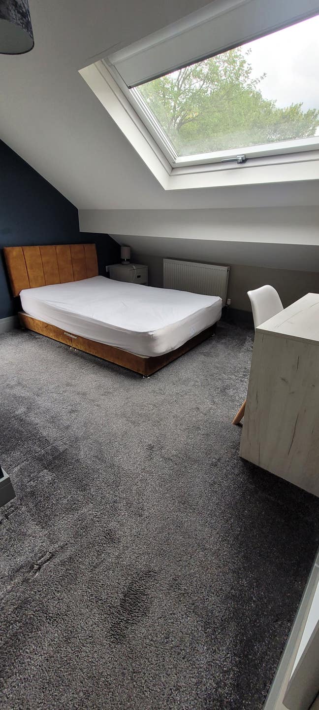 LS13 3NH: Ensuite Double Room 😎🛁 Main Photo