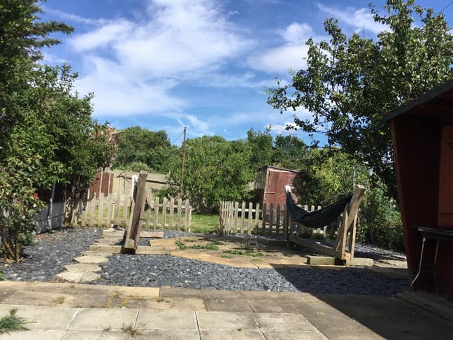 Double Bedroom in a Friendly Home – Dagenham Main Photo