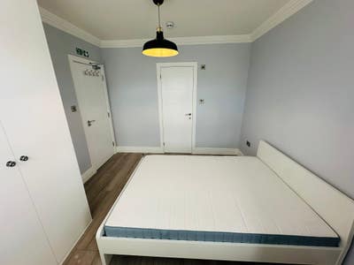 Brand New House Share with All En-Suite Rooms Main Photo