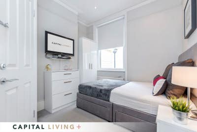 Putney Double Bedroom with Jack and Jill Bathroom Main Photo