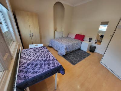 Spacious  Room in the Heart Willesden Green Main Photo