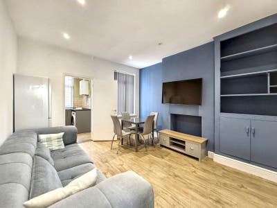 All Bills Included - 4 Bed, 2 Bath House Share Main Photo