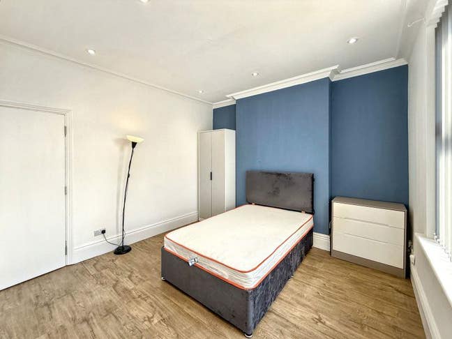 All Bills Included - 4 Bed, 2 Bath House Share Main Photo