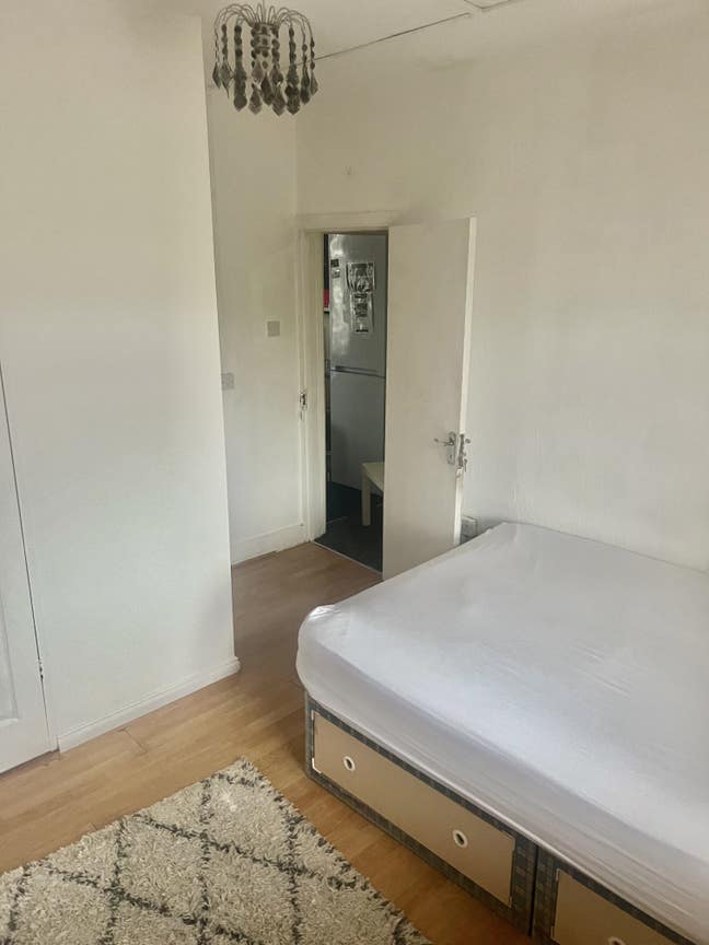 Double large room for rent  Main Photo