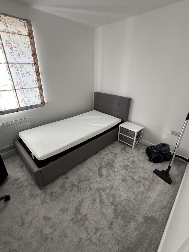 Furnished Double Bedroom Room available for Rent  Main Photo