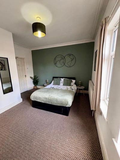 1 ensuite close to the Doncaster hospital Main Photo