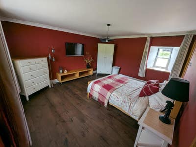Spacious bedroom with en-suit and countryside view Main Photo