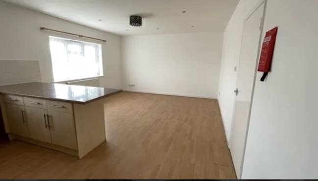 Double Room Available – Looking for a Roommate  Main Photo