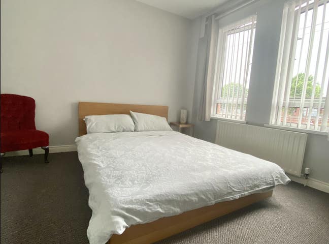 Double Ensuite near Ballyhackamore for Professiona Main Photo