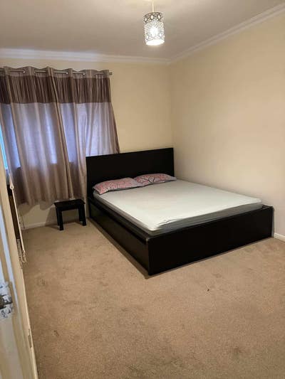 One Double Bedroom Available from August  Main Photo