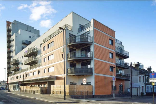 Opposite Maryland Station | Modern Apartment  Main Photo