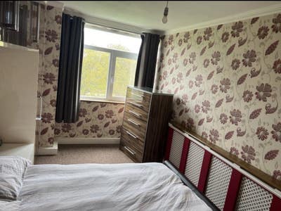 Quiet Room to Rent – close to Brentwood Station Main Photo