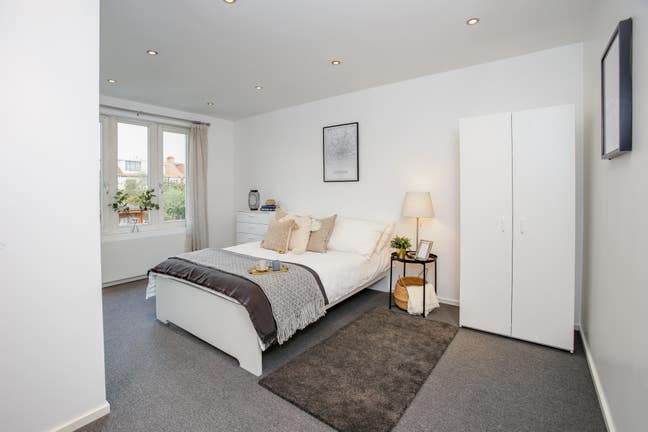 Lovely Double Awaiting New Tenant in Mitcham Main Photo