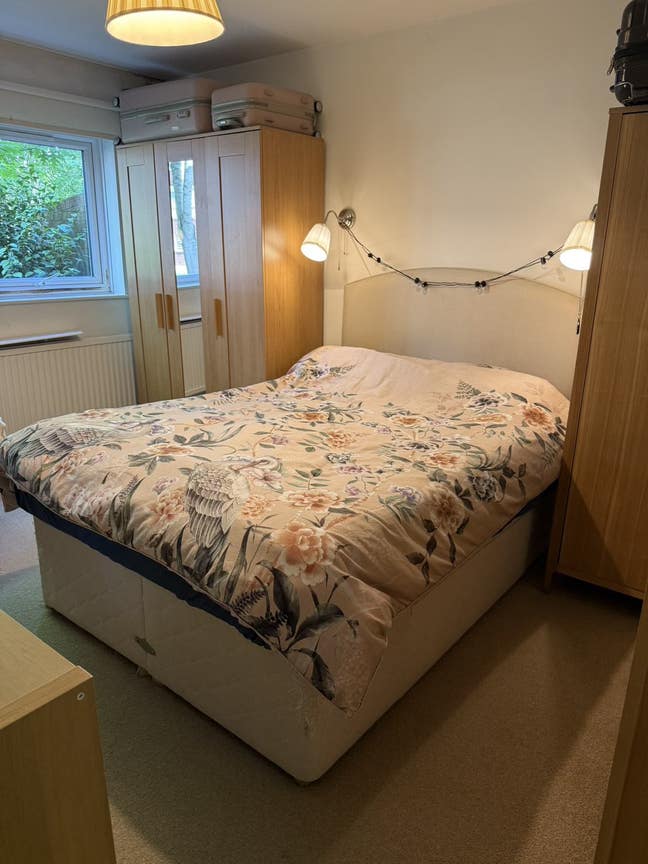 Double bed in Shepherd’s Bush for female Main Photo
