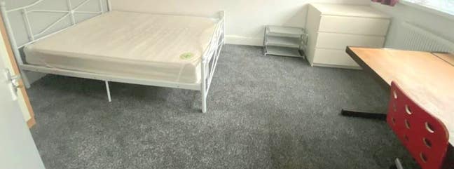 ***Group Share: 3-Bedroom House in Southampton*** Main Photo