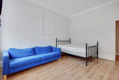 £ 3200: Whole 2 Bed Flat for Rent  Main Photo