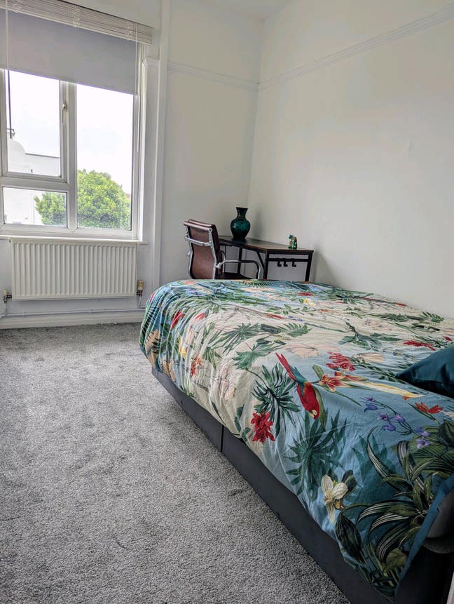 Bright Spacious Double Room in great location Main Photo