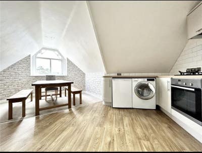 Double Bedroom with Private Bathroom Main Photo