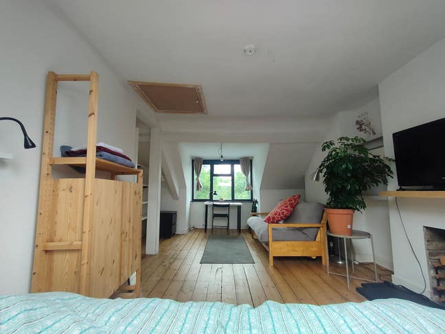 Unique & v.large loft dbl bdrm ace location Main Photo