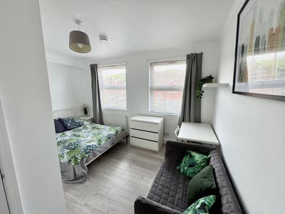Excellent Double Ensuite professional Coliving BR6 Main Photo