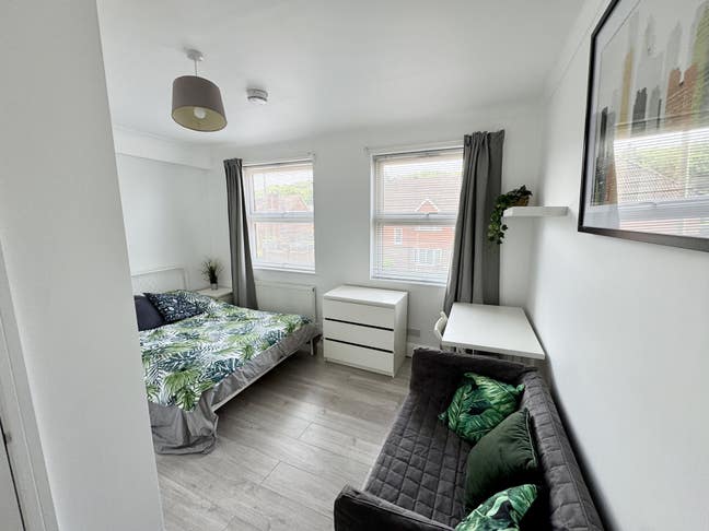 Excellent Double Ensuite professional Coliving BR6 Main Photo
