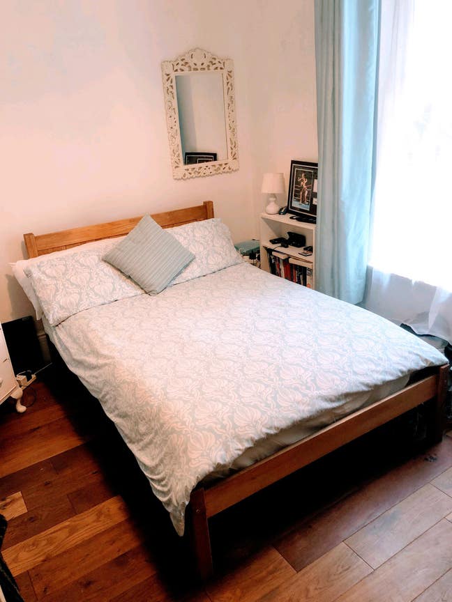 Room + double bed + bathroom  Main Photo