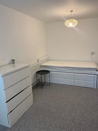 Spacious double room with Single bed  Main Photo