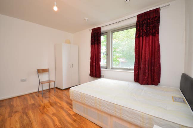 3 Double Bedroom Apartment- E14 Main Photo