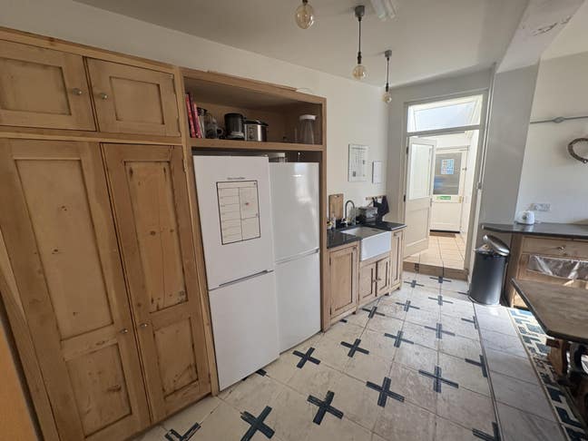 Double Room- Easton-Some BILLS INC Main Photo