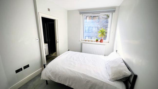 Short stay EnSuite bedroom in central 2bed flat Main Photo