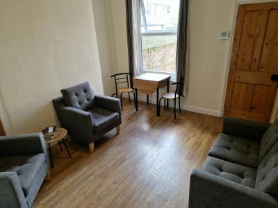 4 bedroomed student house share Main Photo