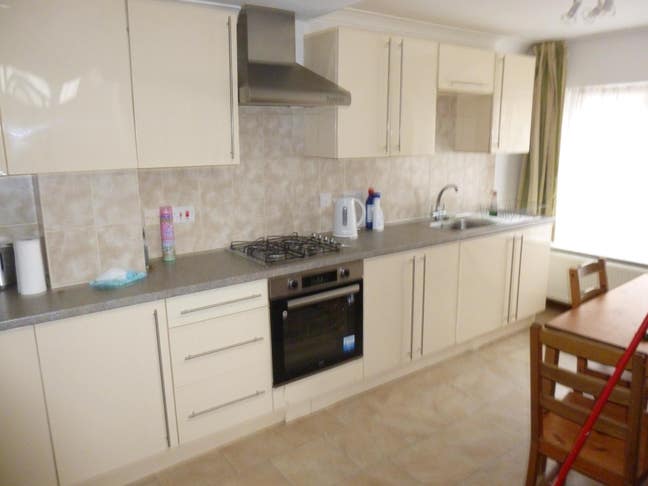 End of terrace corner house  Main Photo