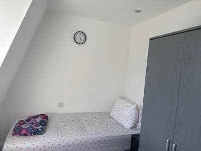 Room available with own bathroom  Main Photo