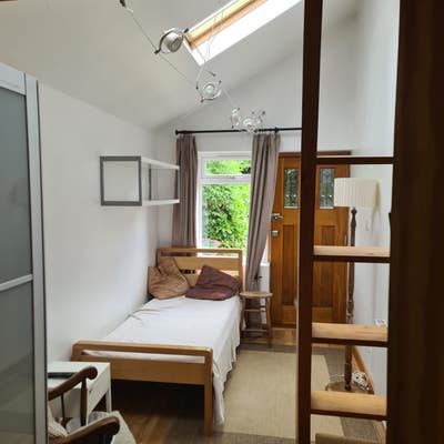 Flat: : bedroom, kitchen, bathroom & shower Main Photo