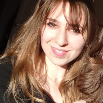 Holly, professional Main Photo