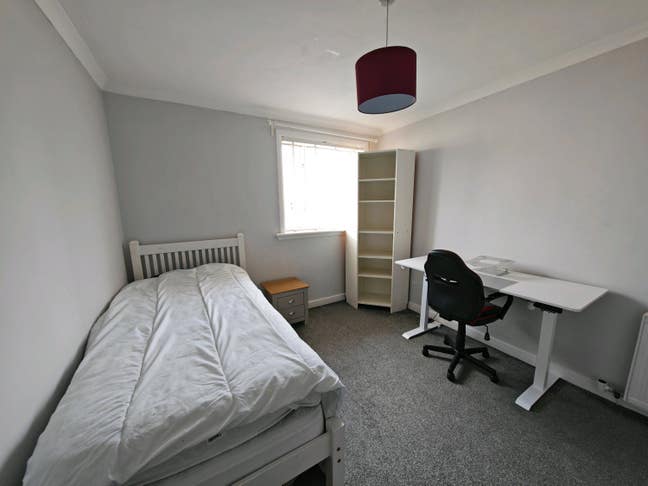Single room in a quiet area for a female Main Photo