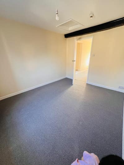 A double room available for single or couple . Main Photo