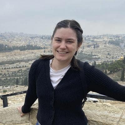 Hi! I am a 30 year old woman moving to London... Main Photo
