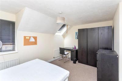 Large double room close to Town centre and Uni Main Photo