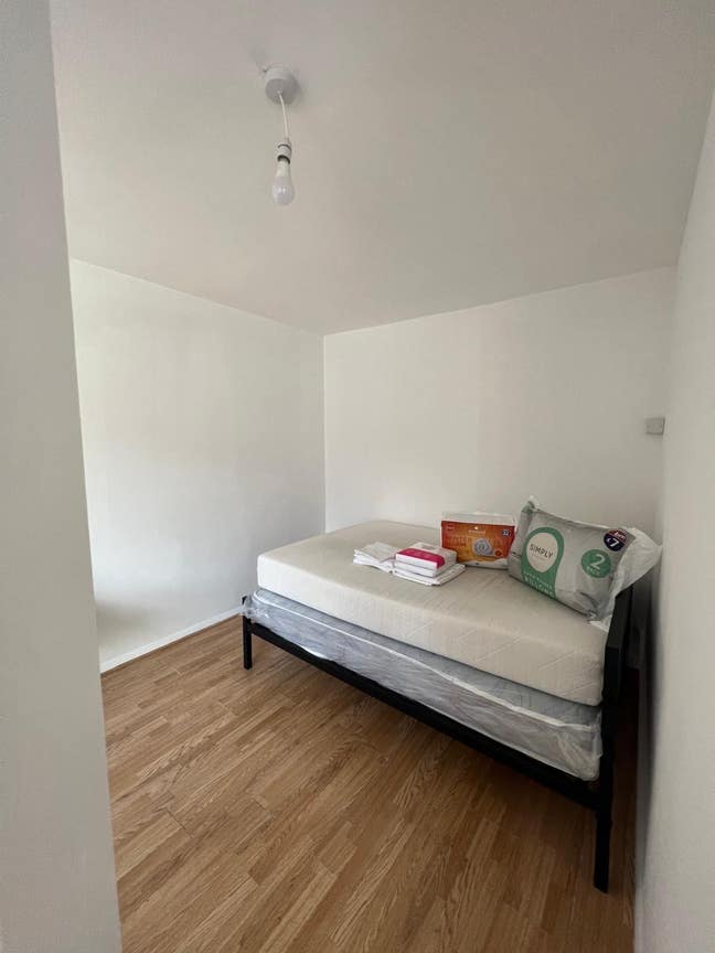 Langley - double room for 1 or 2 person Main Photo